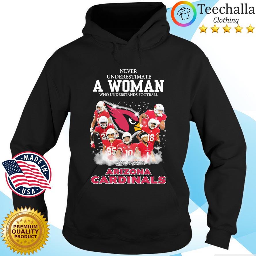 Never underestimate a woman who understands football and loves Arizona Cardinals Hoodie den